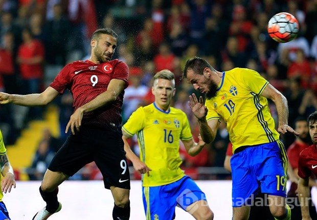 Cenk Tosun: Attığım gollere sevinemiyorum

