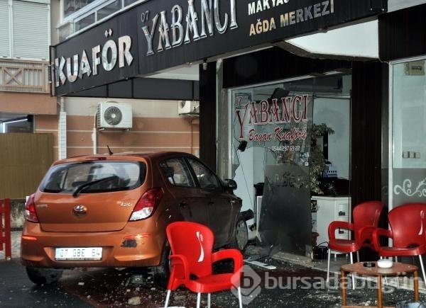 Otomobili tartıştığı sevgilisinin üzerine sürünce...
