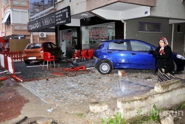 Otomobili tartıştığı sevgilisinin üzerine sürünce...