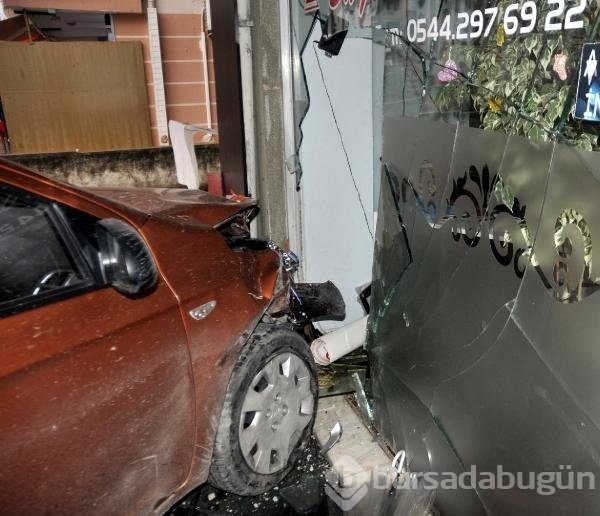 Otomobili tartıştığı sevgilisinin üzerine sürünce...