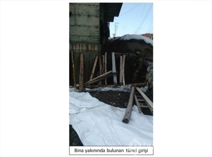 Teröristler evlerin girişini böyle tuzaklamış!