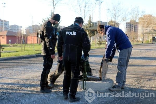 Dalgıç polisler meğer kanalizasyona bile girmiş