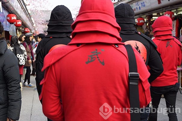 Japon gençliğinin son modası: Samuray kapüşonu