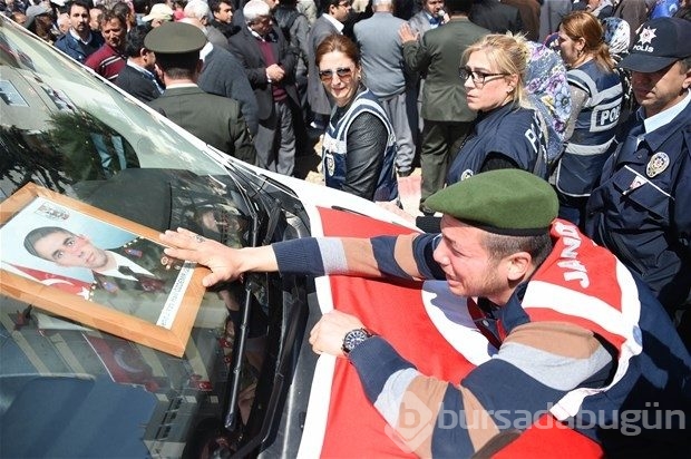 Şehit Yüzbaşı gözyaşlarıyla uğurlandı