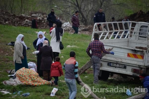 Sur'un enkazında hayatlarını arıyorlar