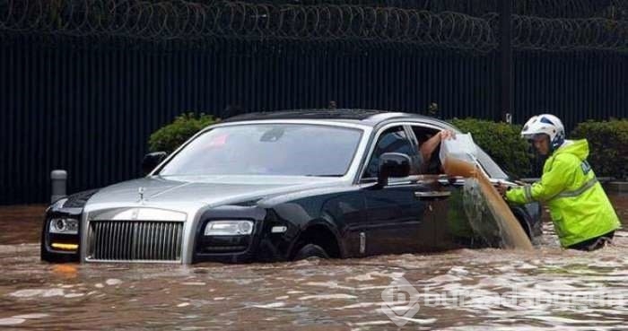 Kahkaha attıran yol manzaraları