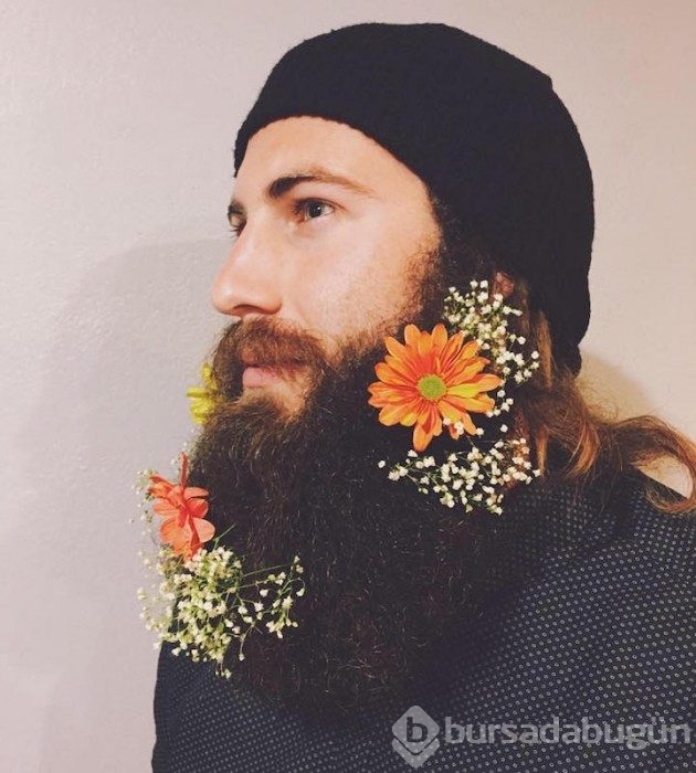 &#8203;16 fotoğrafla sakallarını çiçeklerle süslemiş adamlar
