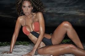Olgun ve dolgun Claudia Jordan...