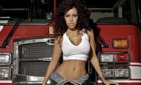 Olgun ve dolgun Claudia Jordan...
