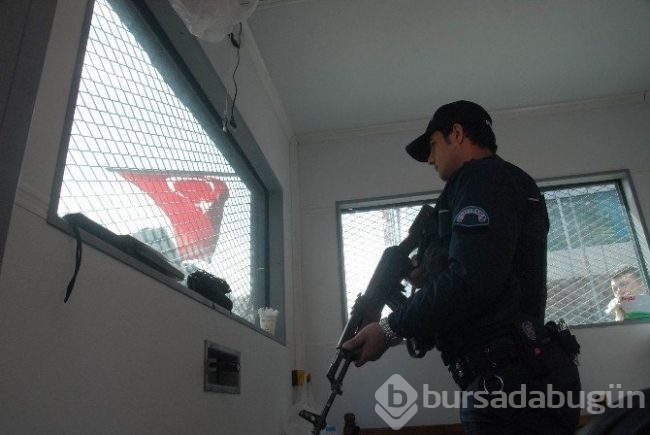 Sur'un dört bir yanına zırhlı güvenlik kulübesi yerleştirildi