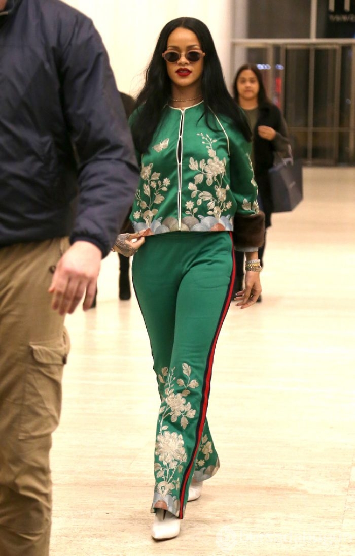 Rihanna yeşillere büründü