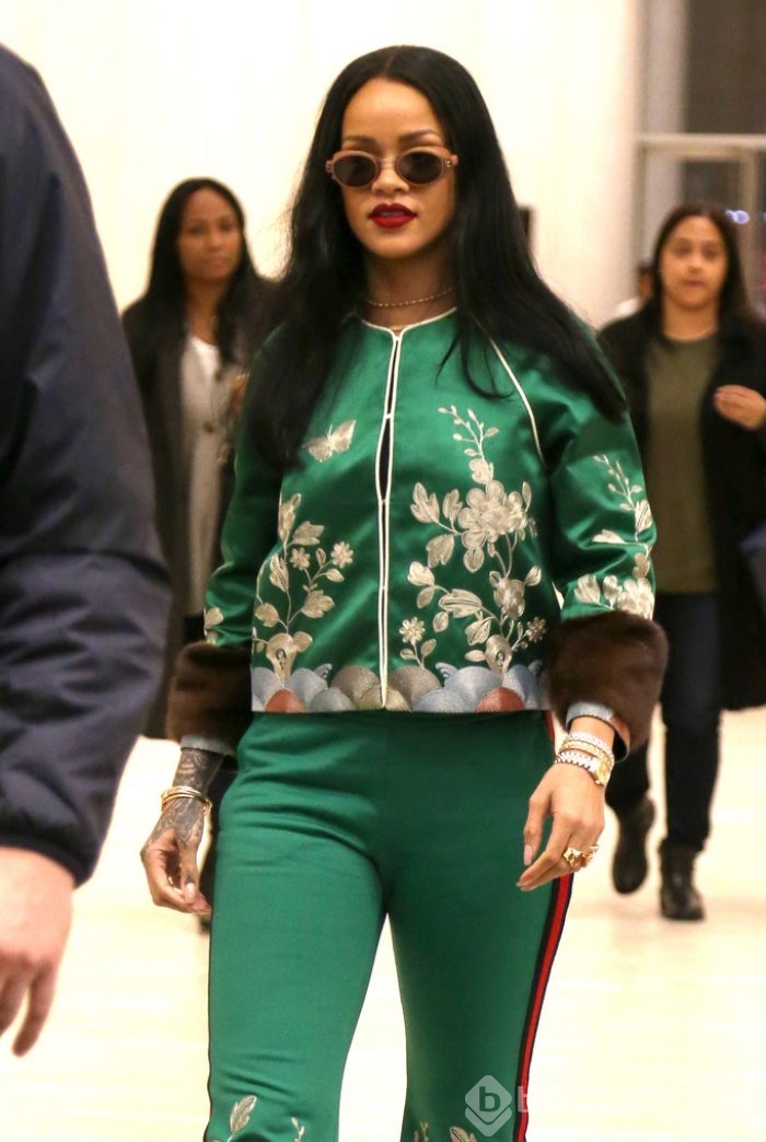 Rihanna yeşillere büründü