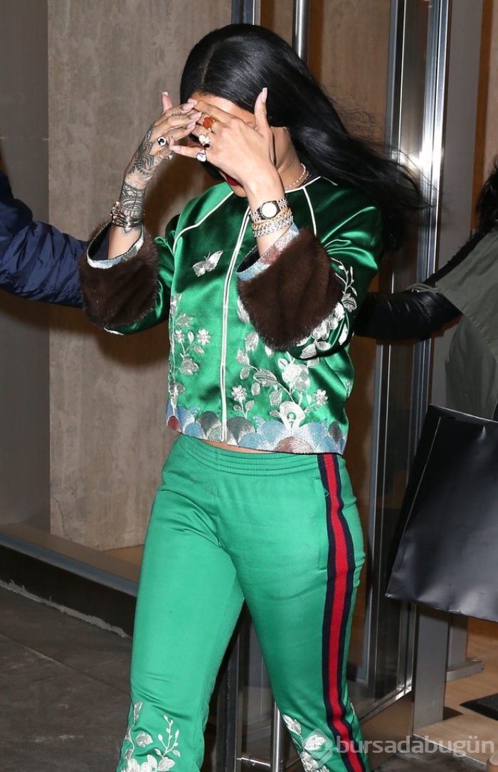 Rihanna yeşillere büründü