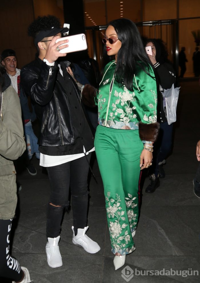 Rihanna yeşillere büründü