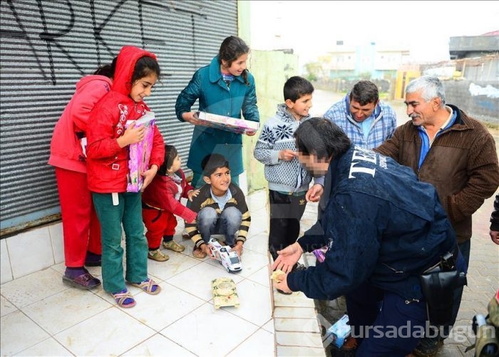 Terör mağduru çocukların oyuncak sevinci