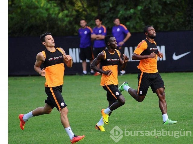 Galatasaray'da tam 8 futbolcu yolcu
