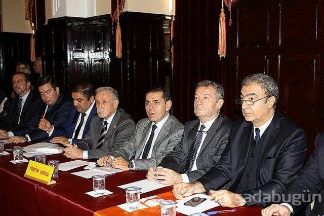 Galatasaray'da tam 8 futbolcu yolcu
