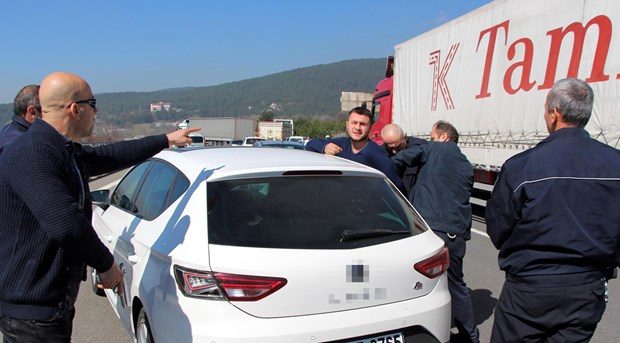 TEM'de ters yöne giren araç panik yarattı
