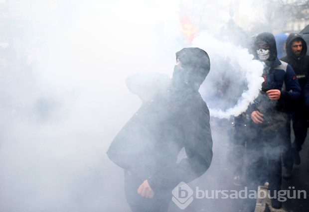 Fransa'da Tartışmalı İş hukuku Yasasına karşı 1,2 milyon gösterici sokağa çıktı
