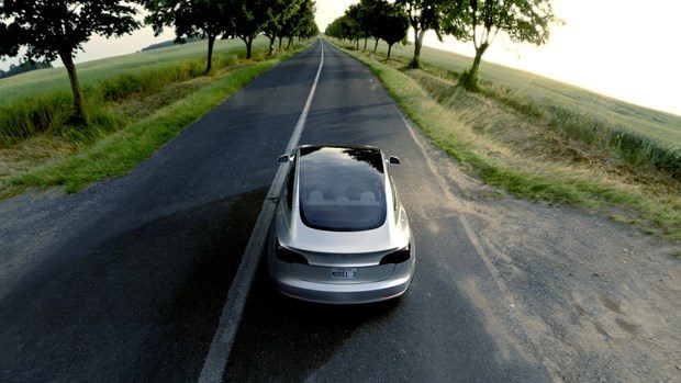 Tesla Model 3 görücüye çıktı
