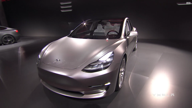 Tesla Model 3 görücüye çıktı
