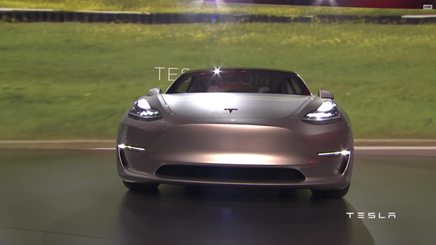 Tesla Model 3 görücüye çıktı
