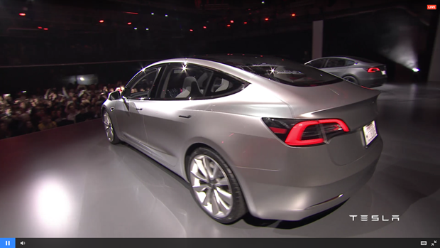 Tesla Model 3 görücüye çıktı
