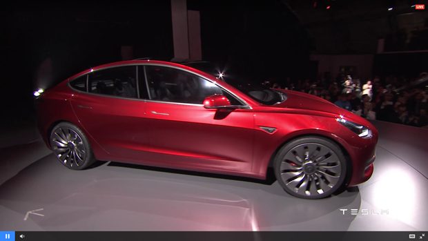 Tesla Model 3 görücüye çıktı
