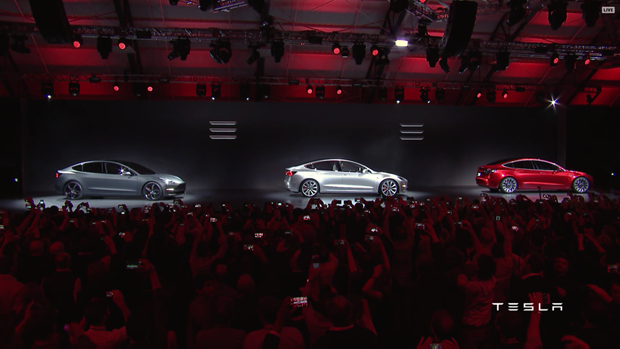 Tesla Model 3 görücüye çıktı
