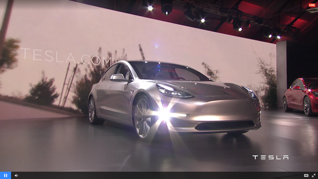 Tesla Model 3 görücüye çıktı
