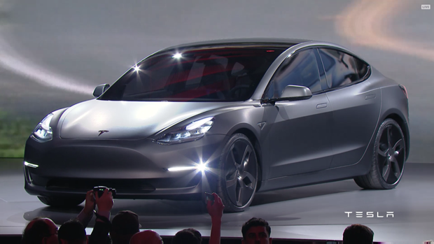 Tesla Model 3 görücüye çıktı
