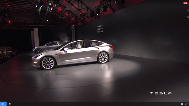 Tesla Model 3 görücüye çıktı
