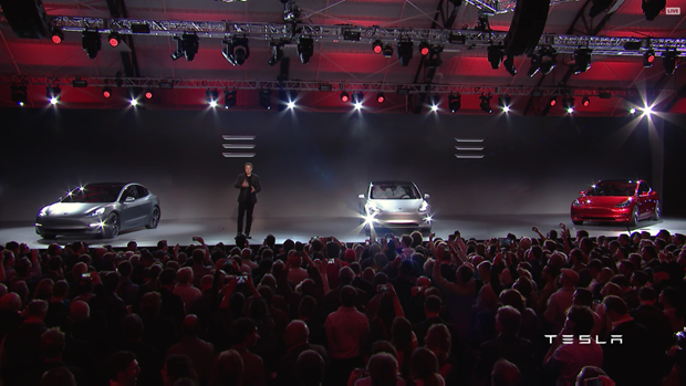 Tesla Model 3 görücüye çıktı
