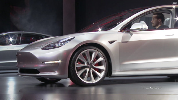 Tesla Model 3 görücüye çıktı
