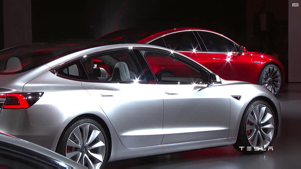 Tesla Model 3 görücüye çıktı
