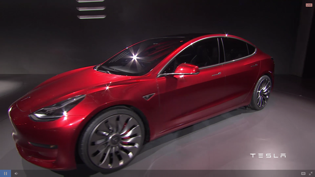 Tesla Model 3 görücüye çıktı
