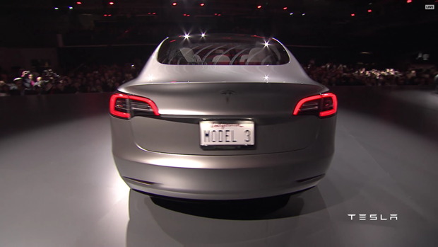 Tesla Model 3 görücüye çıktı
