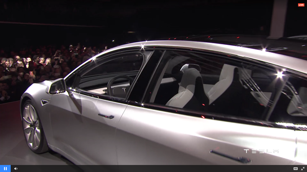 Tesla Model 3 görücüye çıktı
