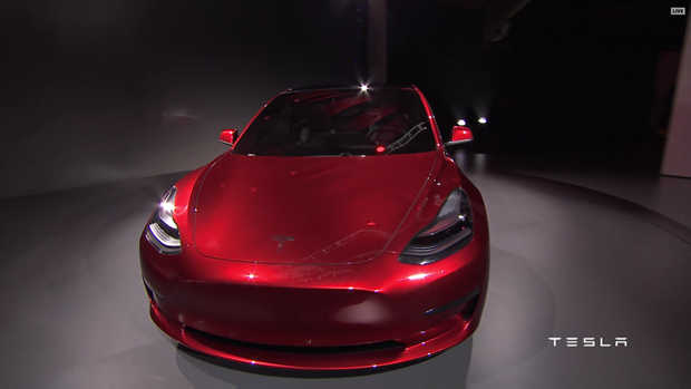 Tesla Model 3 görücüye çıktı
