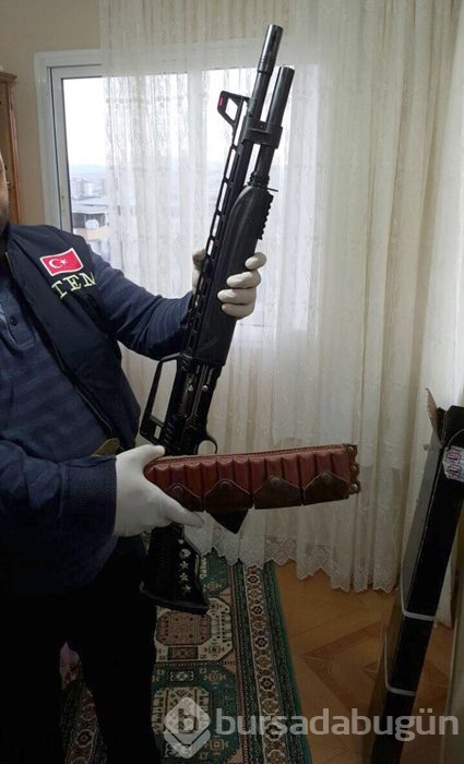 İzmir'de DEAŞ operasyonunda ele geçirilen mühimmat!	
