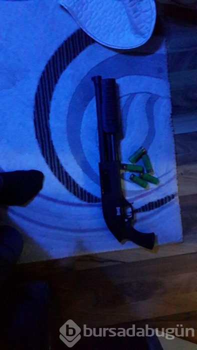 İzmir'de DEAŞ operasyonunda ele geçirilen mühimmat!	
