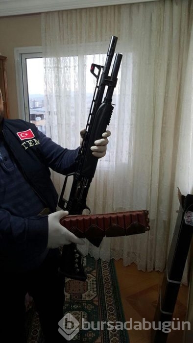 İzmir'de DEAŞ operasyonunda ele geçirilen mühimmat!	

