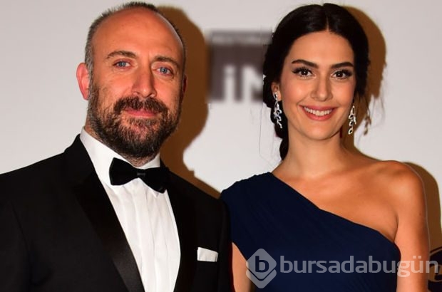 Halit Ergenç ailesiyle yemekte