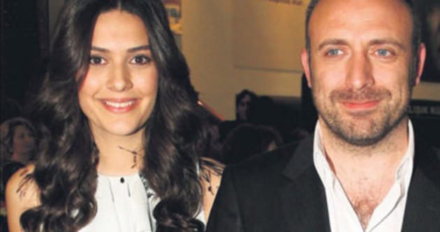Halit Ergenç ailesiyle yemekte