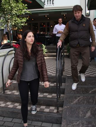 Zehra Çilingiroğlu'na babası Kaya Çilingiroğlu'ndan izin çıktı