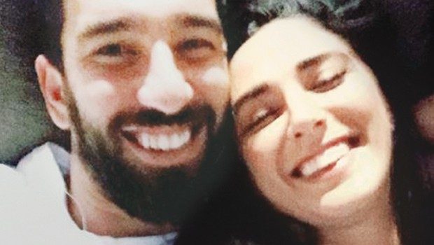 Arda Turan'dan selfie'li barış mesajı