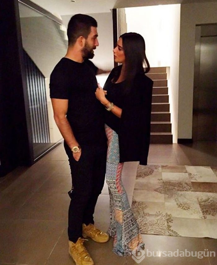 Arda Turan'dan selfie'li barış mesajı