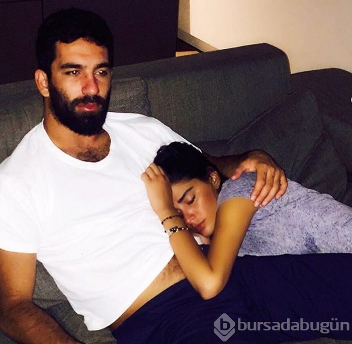 Arda Turan'dan selfie'li barış mesajı