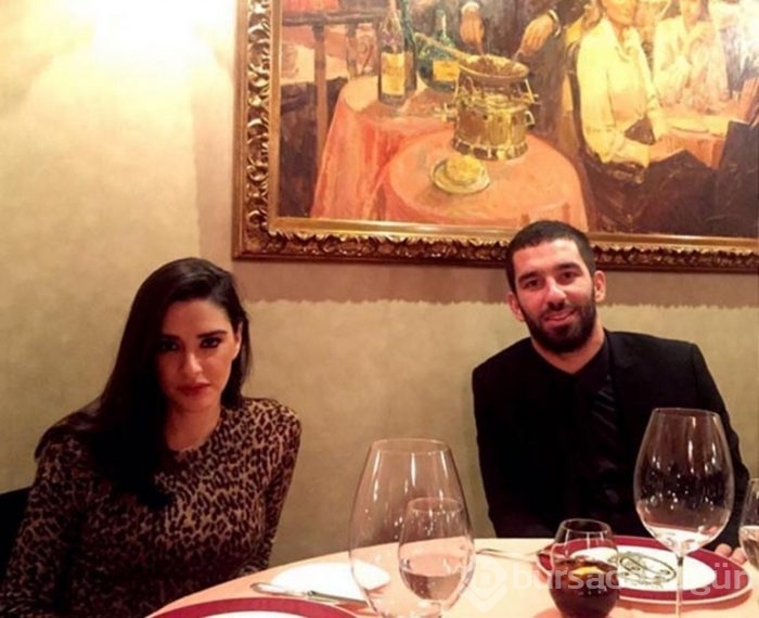 Arda Turan'dan selfie'li barış mesajı