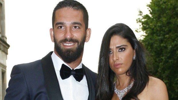 Arda Turan'dan selfie'li barış mesajı